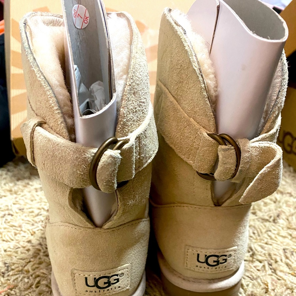 Like New White Ugg Remora Boots Size 6